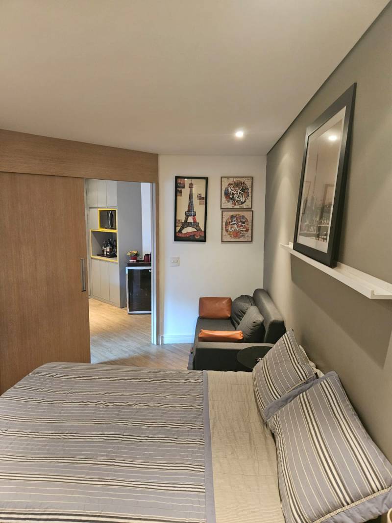 Apartamento à venda em São Paulo, Vila Nova Conceição, com 1 quarto, 37m² e 1 vaga. Reformado e mobiliado. - Meu Imóvel Online